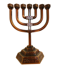 Lade das Bild in den Galerie-Viewer, Menorah 18 cm, Jerusalem-Motiv
