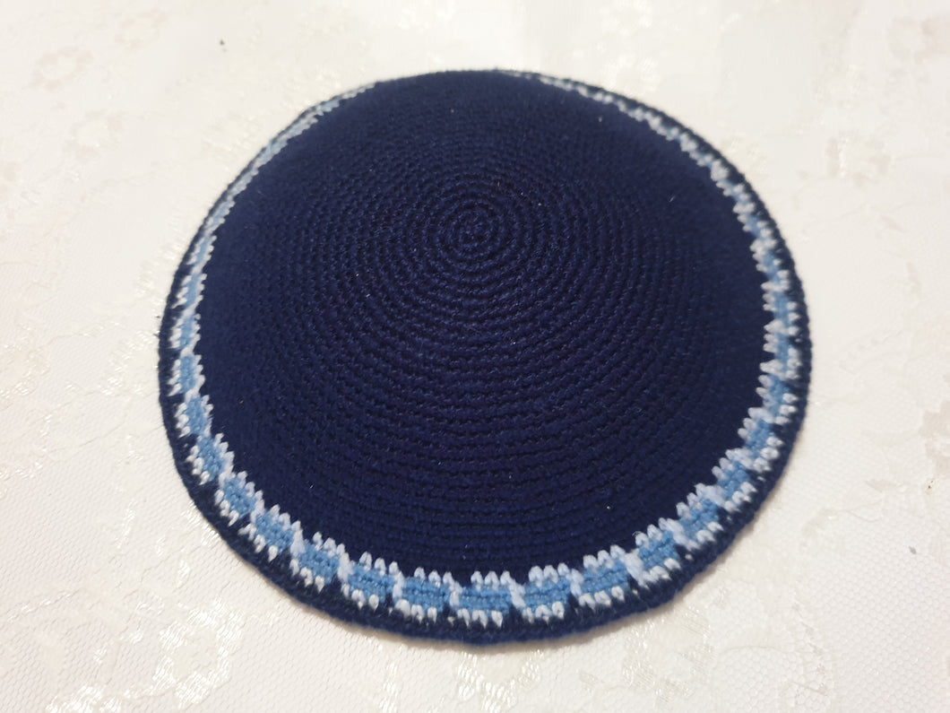 Kippa, gehäkelt, dunkelblau, 14 cm