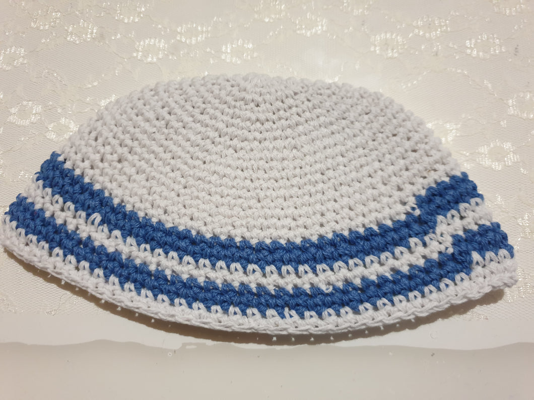 Kippa, gehäkelt, weiß/blau